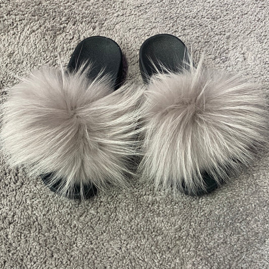 Light grey / white tips fur slides